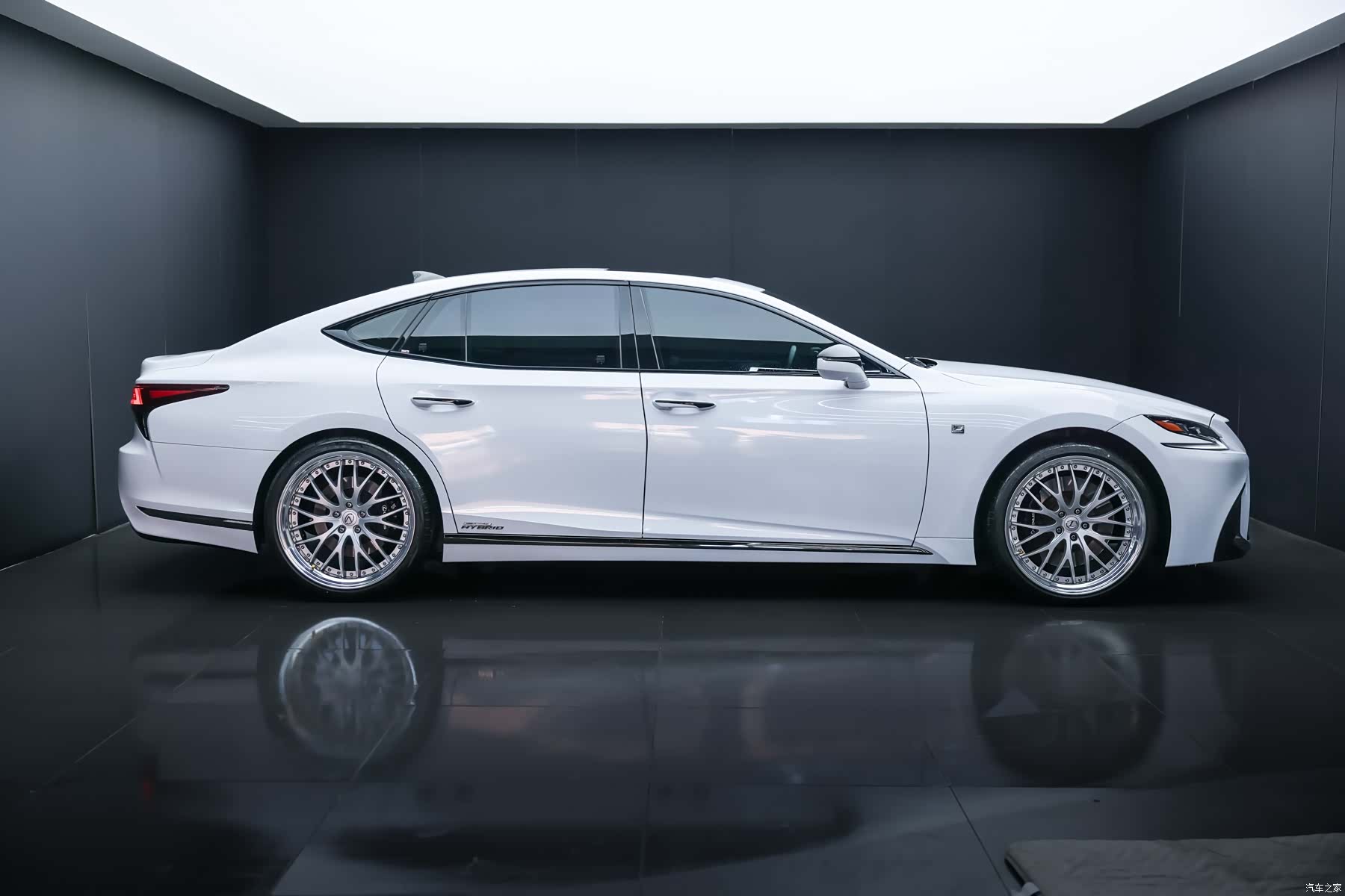 Lexus LS, 2018 4