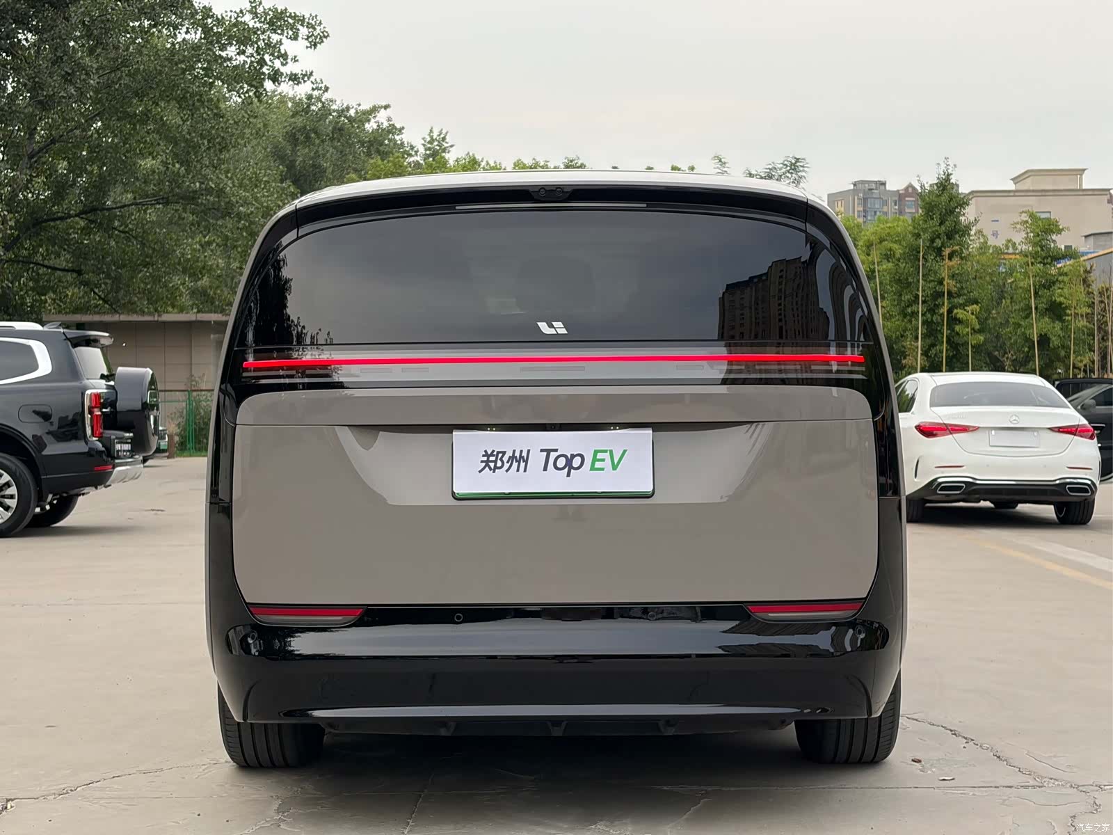 Li Auto MEGA, 2024 6