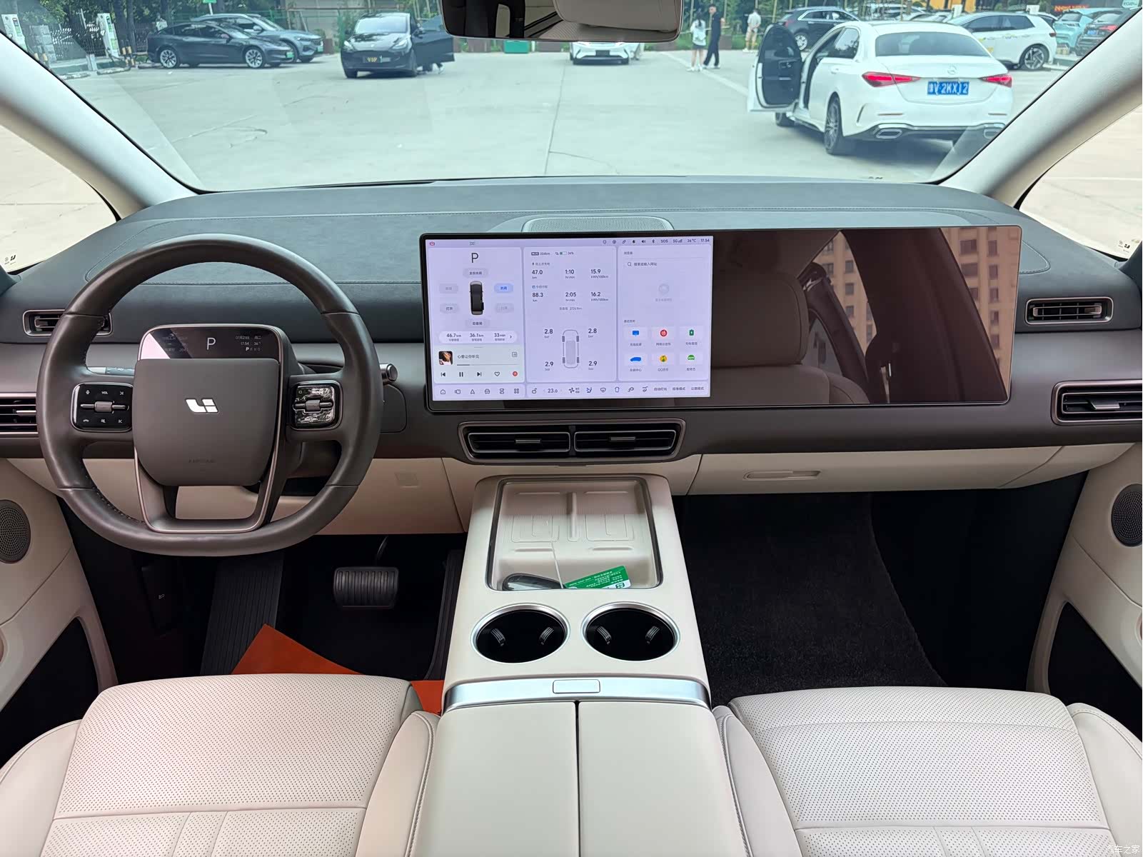 Li Auto MEGA, 2024 17