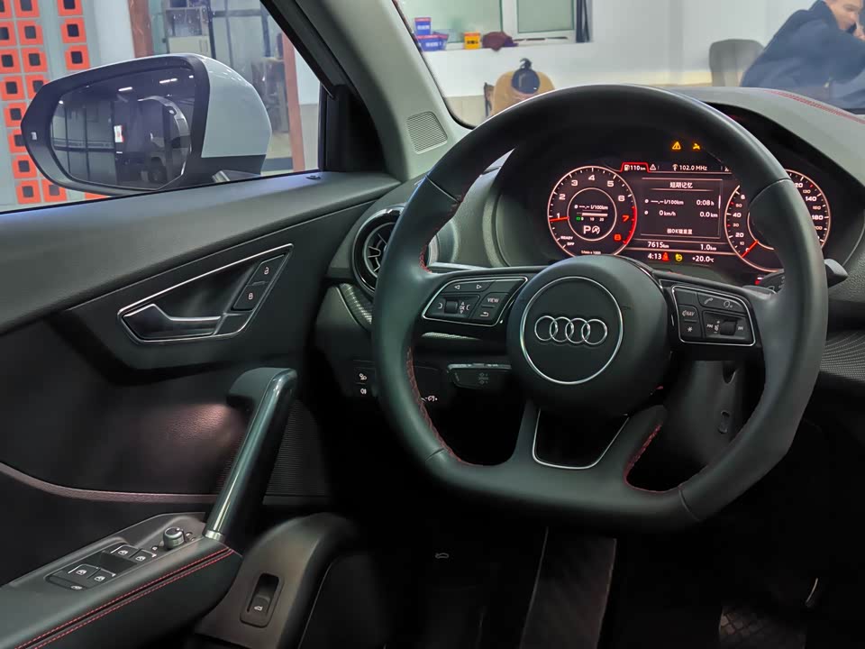 Audi Q2L