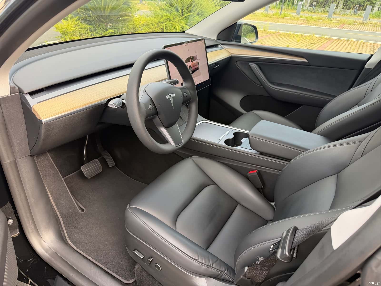 Tesla Model Y, 2023 4