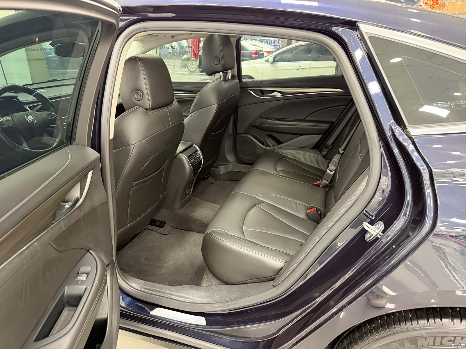 Buick LaCrosse, 2023 все фото
