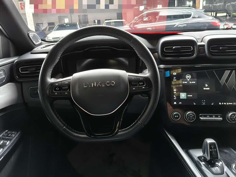 Lynk & Co 03