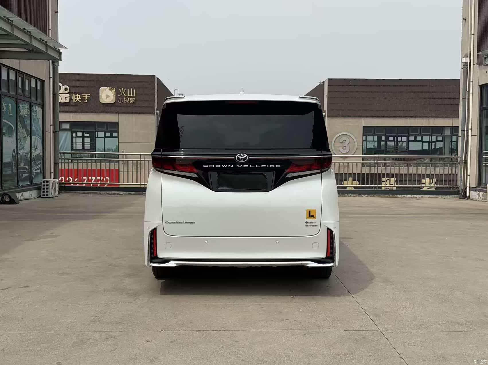 Toyota Vellfire, 2023 все фото