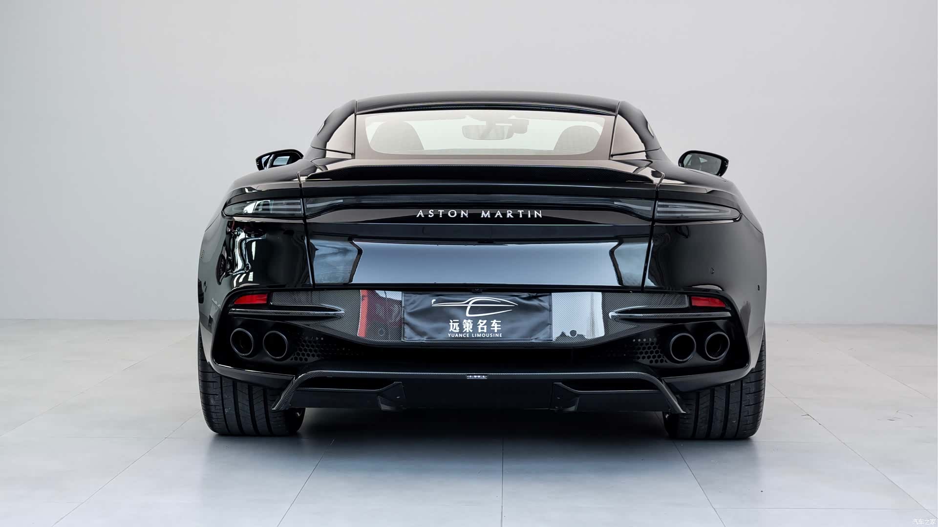 Aston Martin DBS, 2023 17