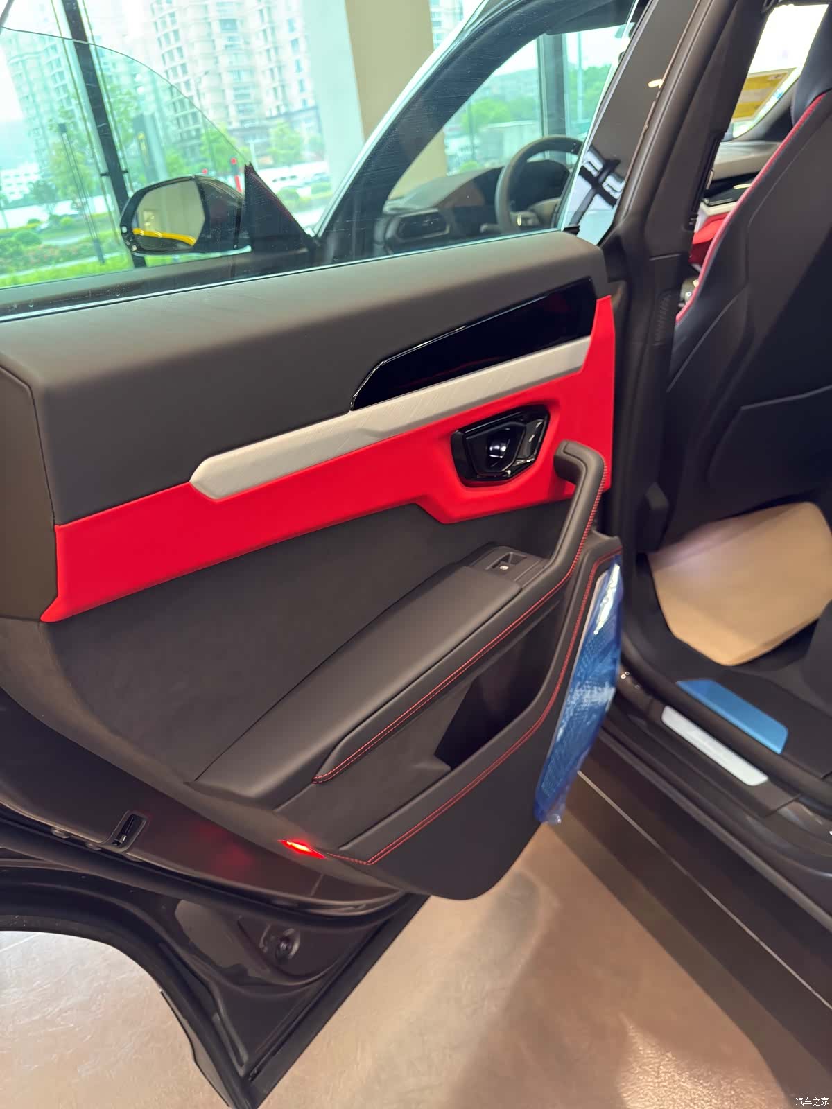 Lamborghini Urus, 2025 10