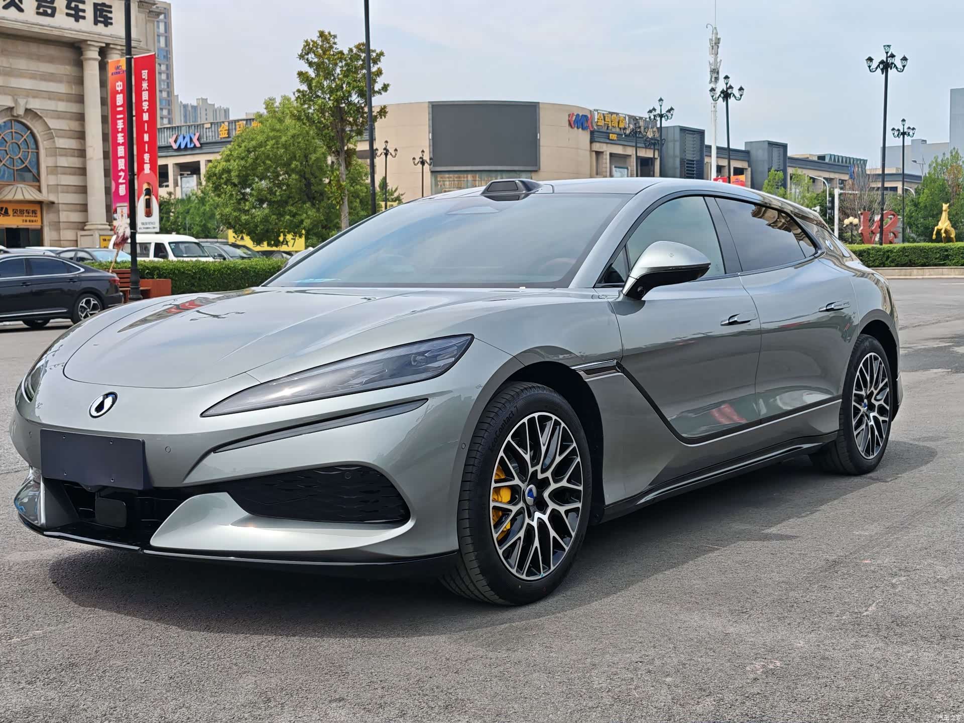 Denza Z9GT