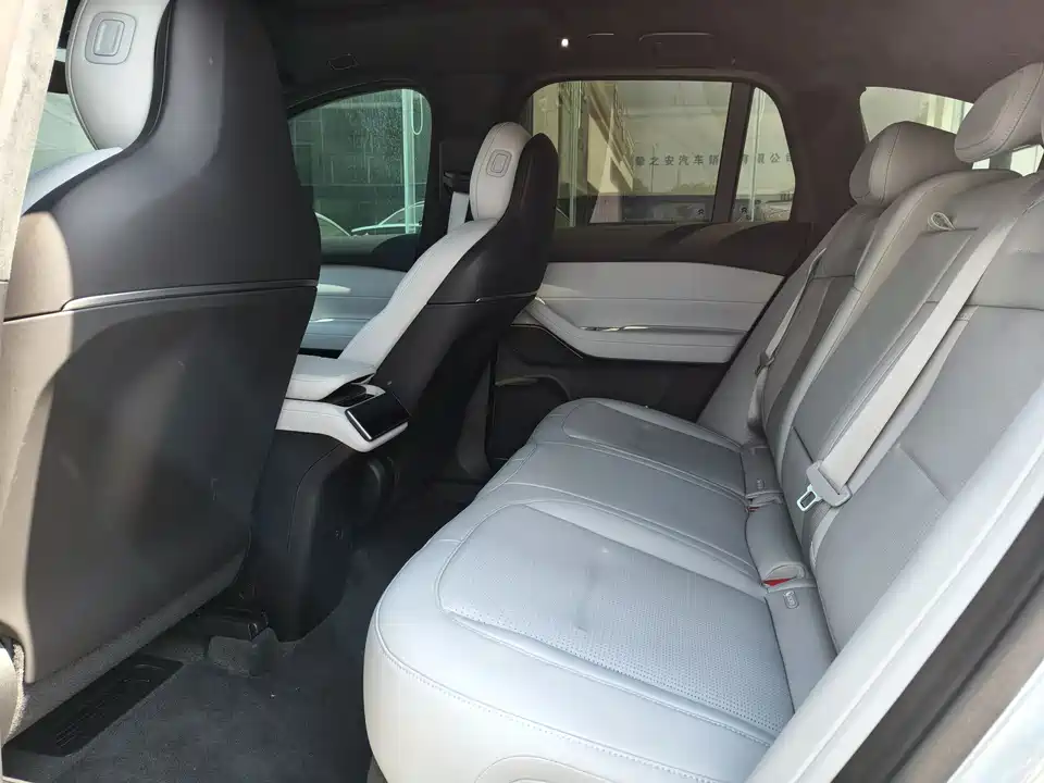 NIO ES6