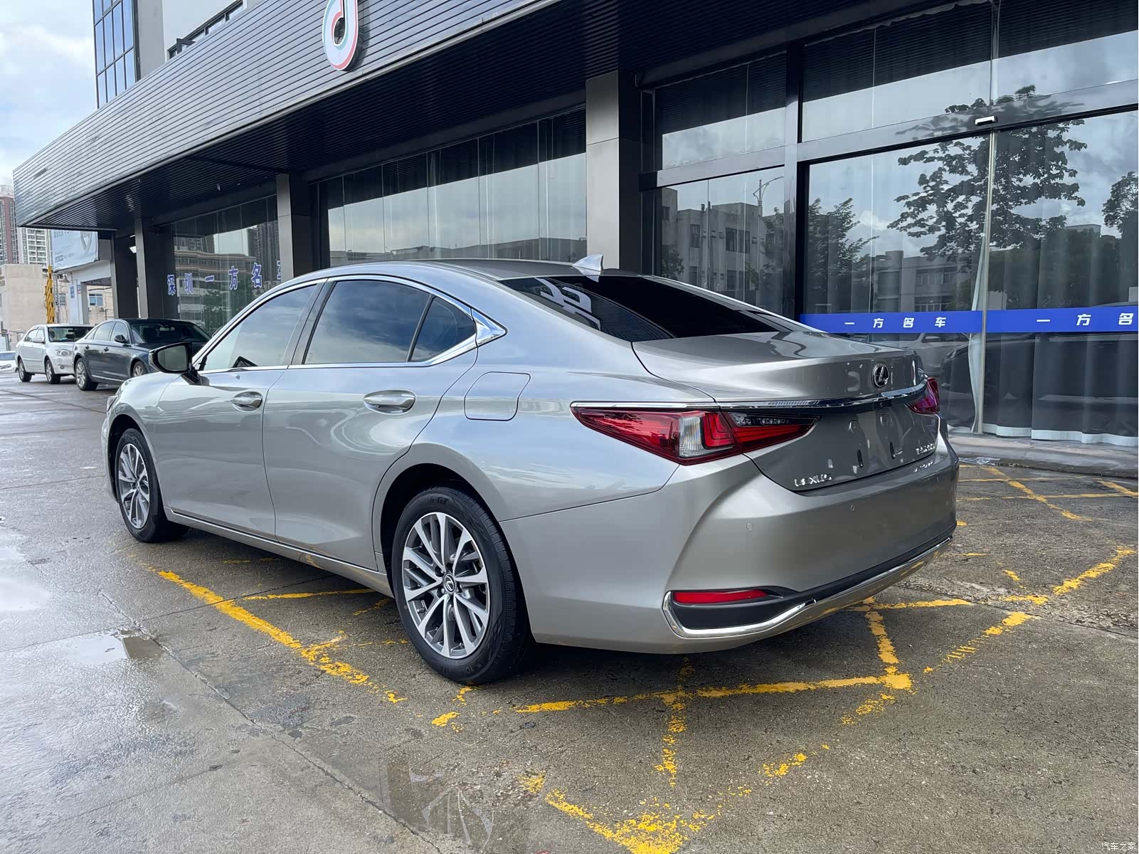 Lexus ES, 2023 9