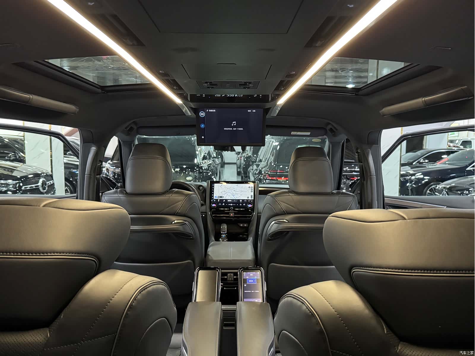 Toyota Alphard, 2024 8