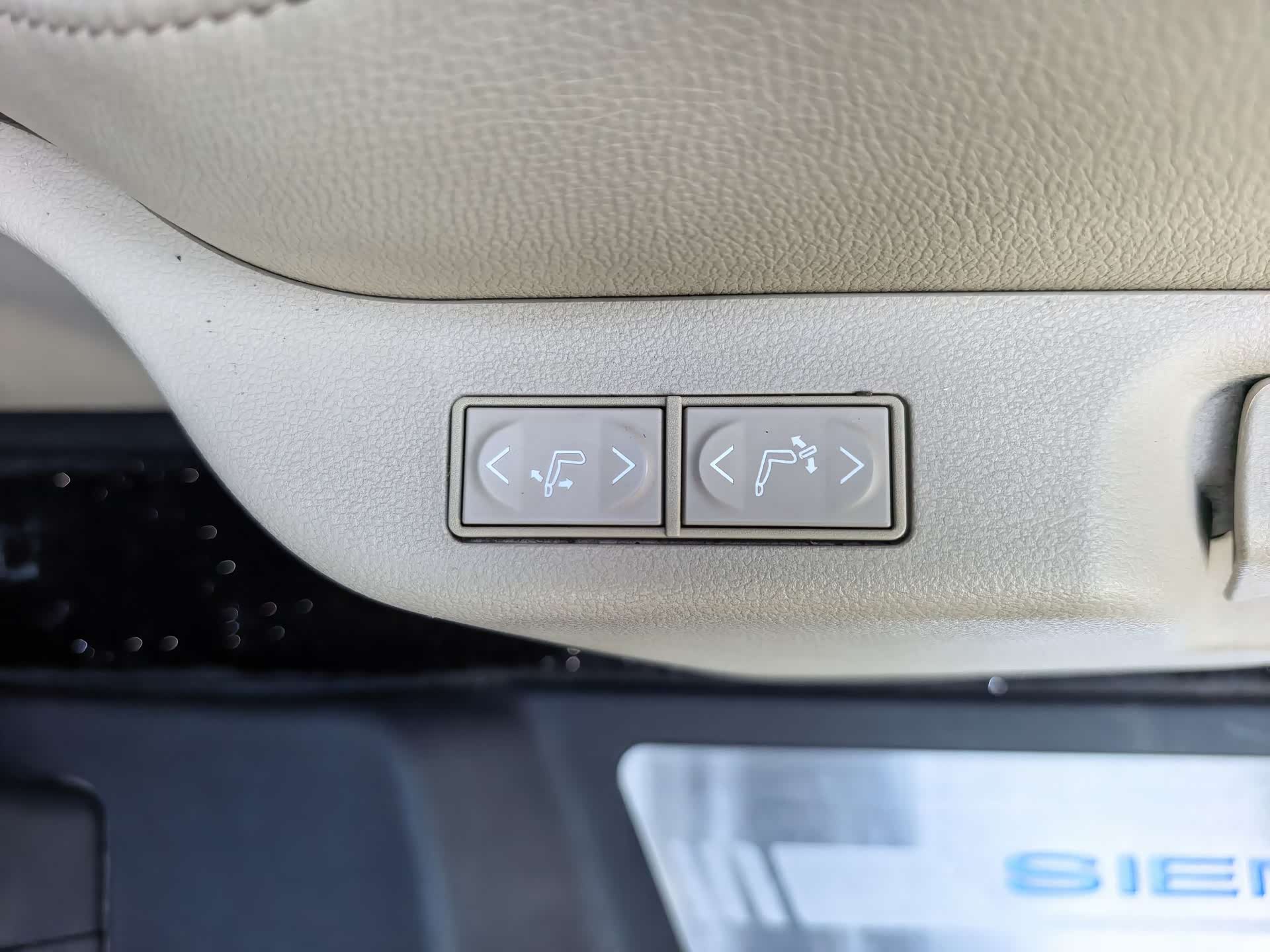 Toyota Sienna, 2022 12
