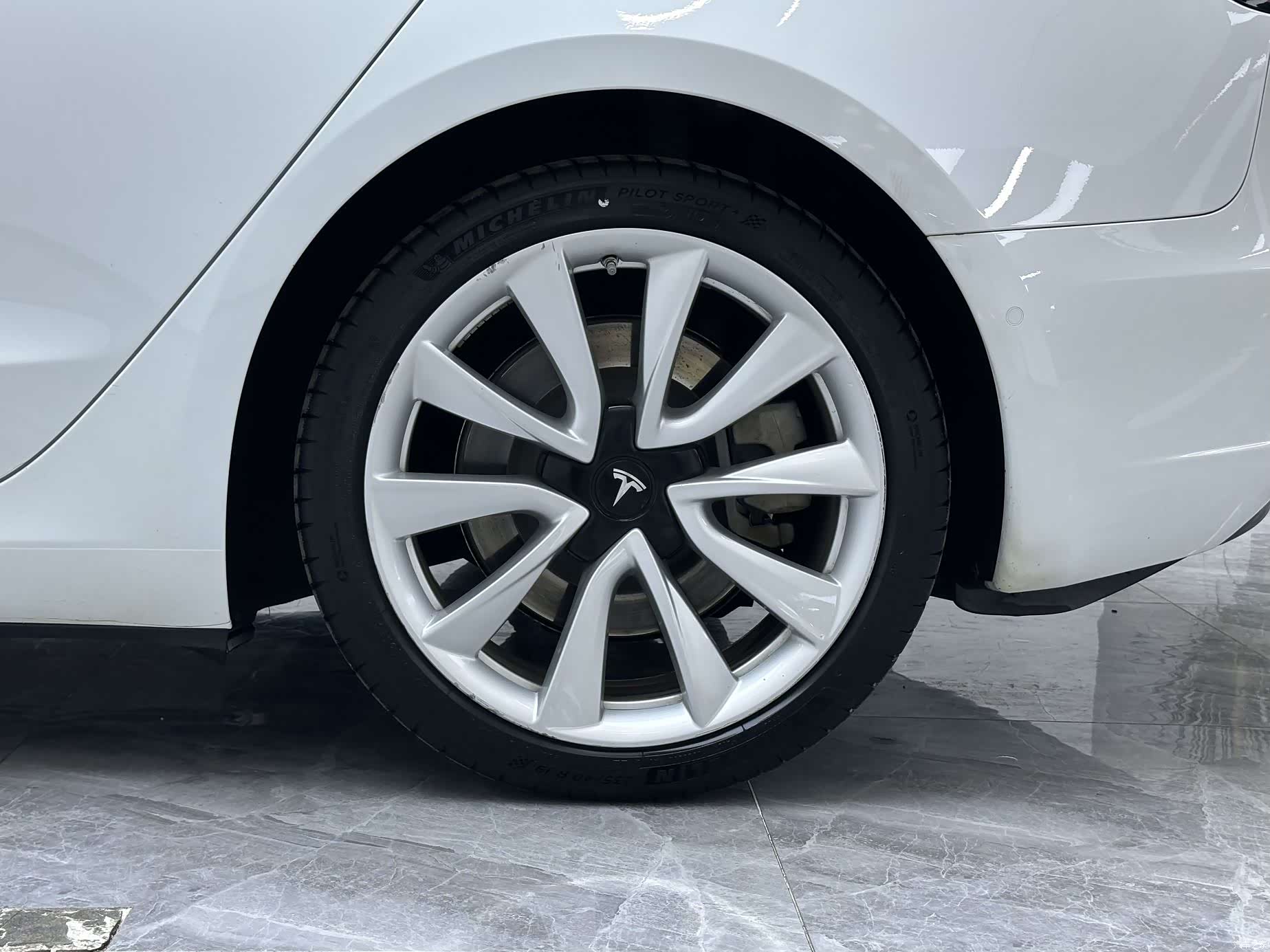 Tesla Model 3, 2020 13