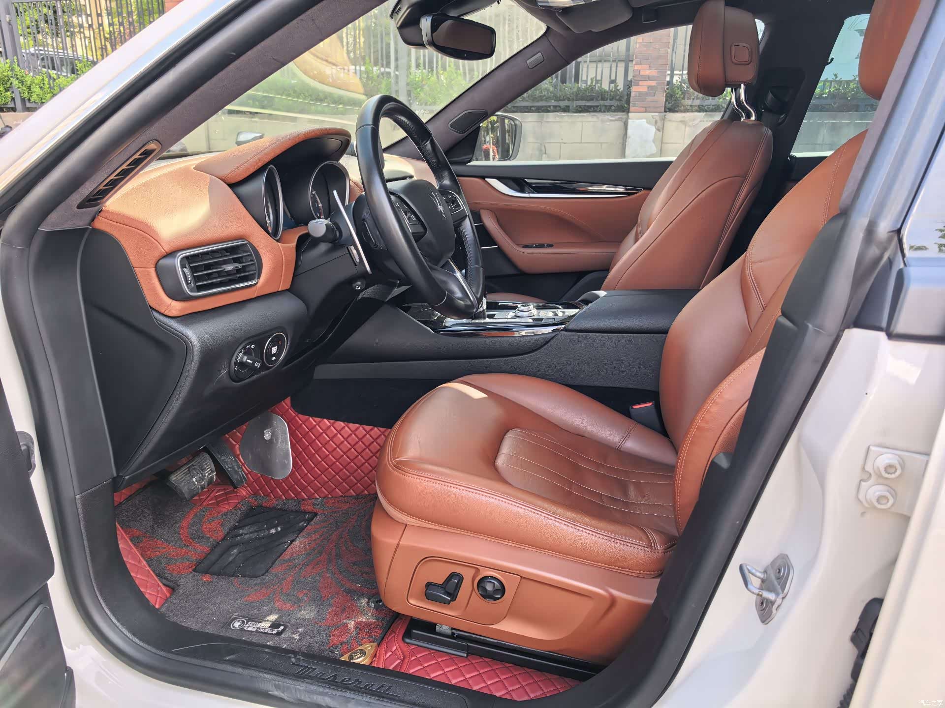 Maserati Levante, 2017 все фото