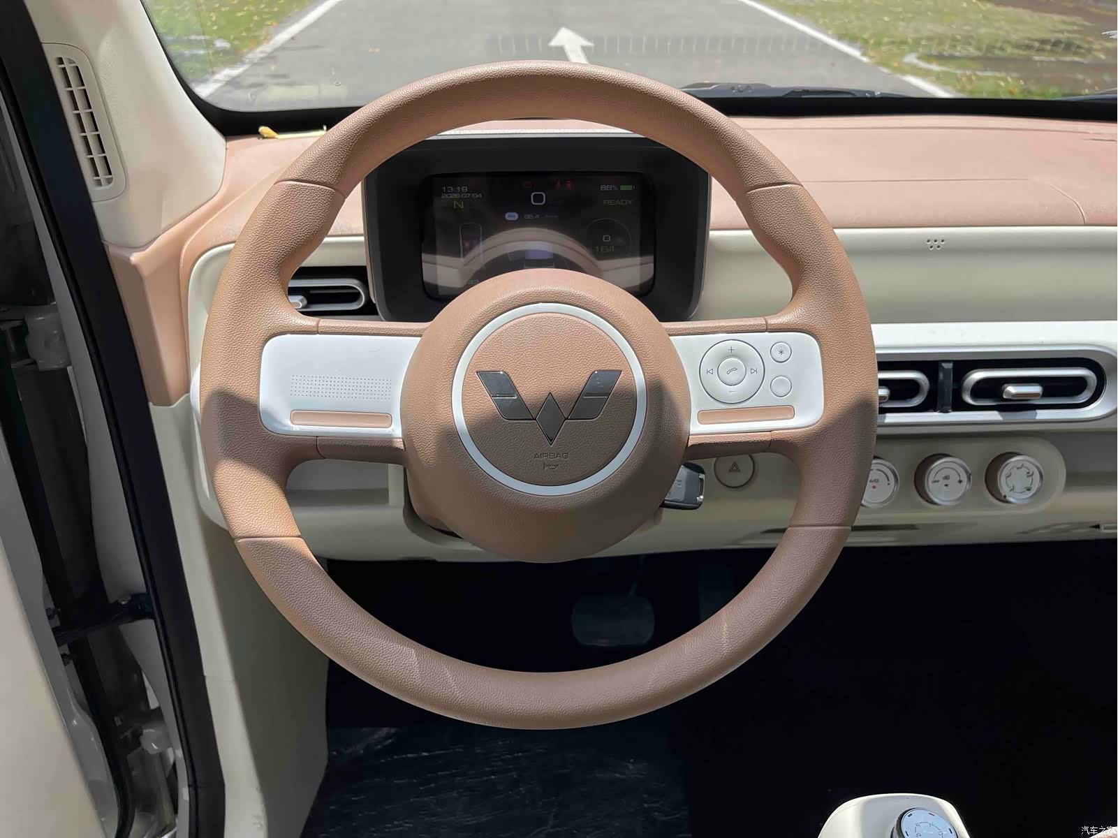 Wuling MINIEV, 2026 10