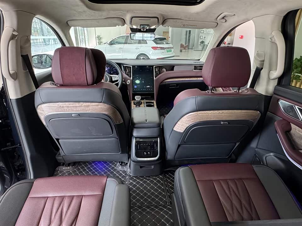 Hongqi HS7