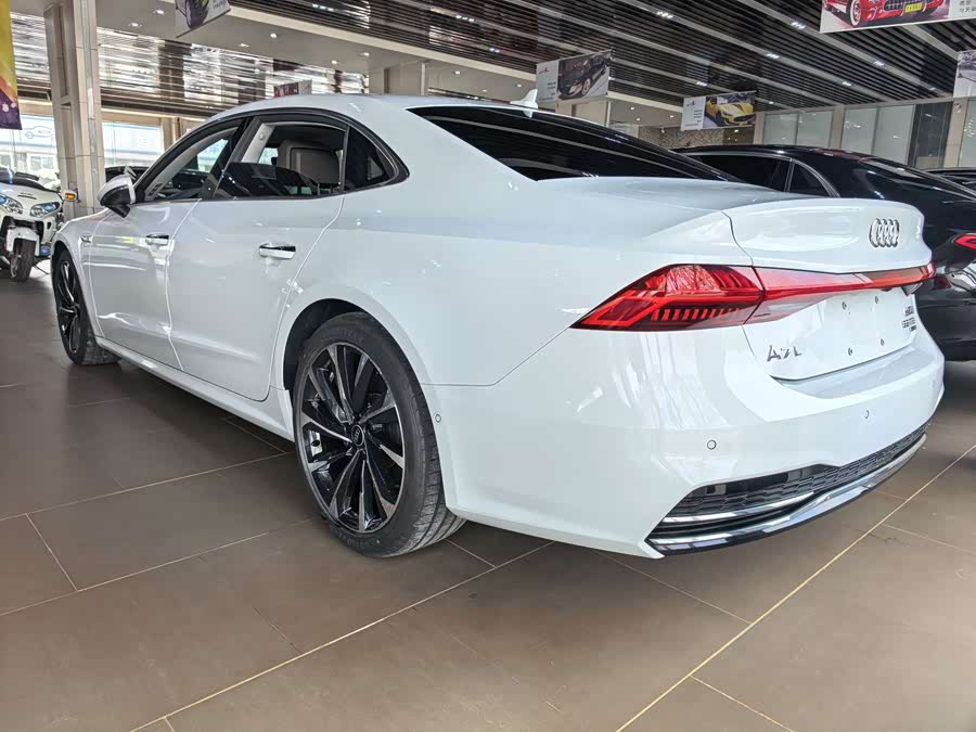 Audi A7L 2023, фото 2