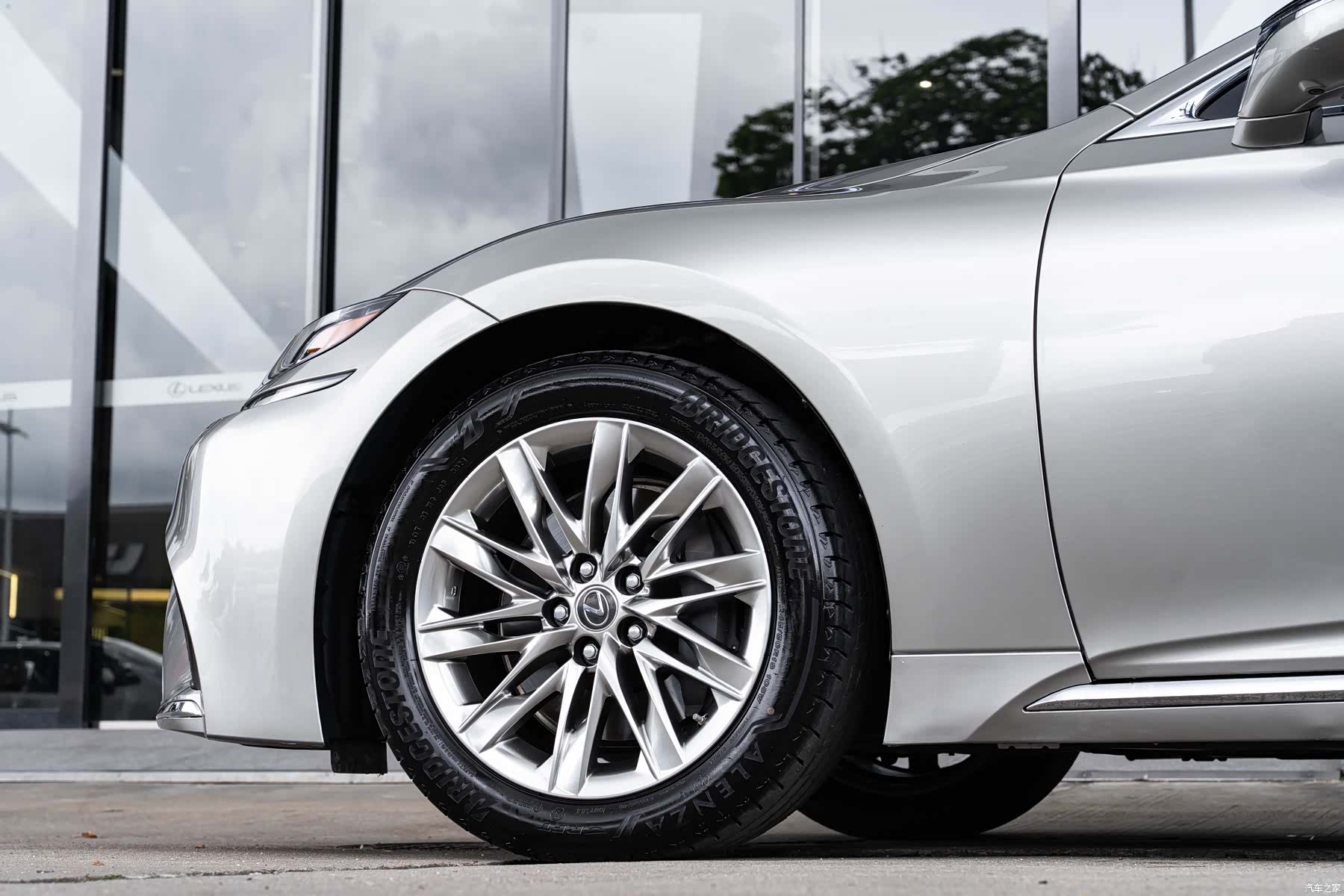 Lexus LS, 2019 8