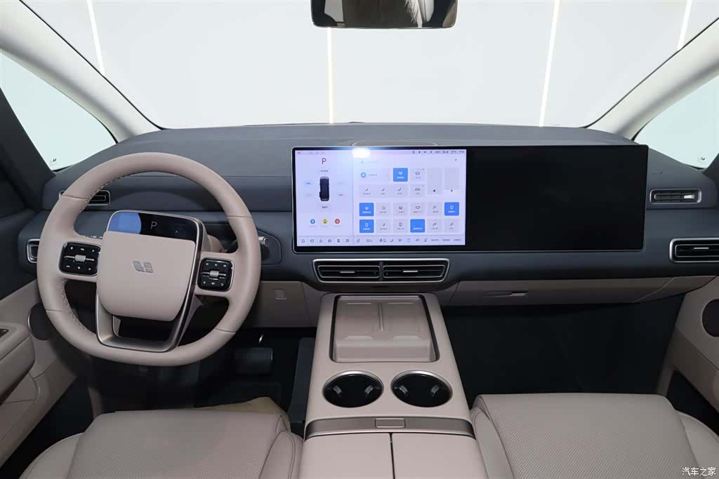 Li Auto MEGA, 2025 27