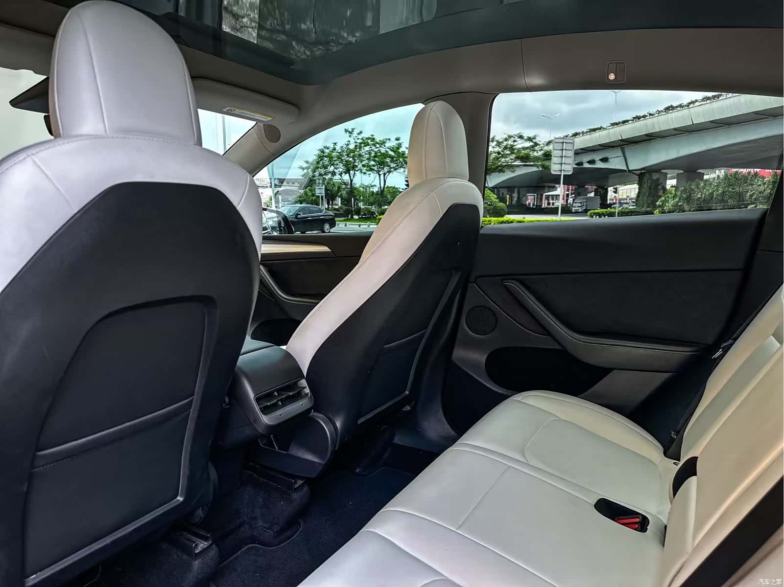 Tesla Model Y, 2021 все фото