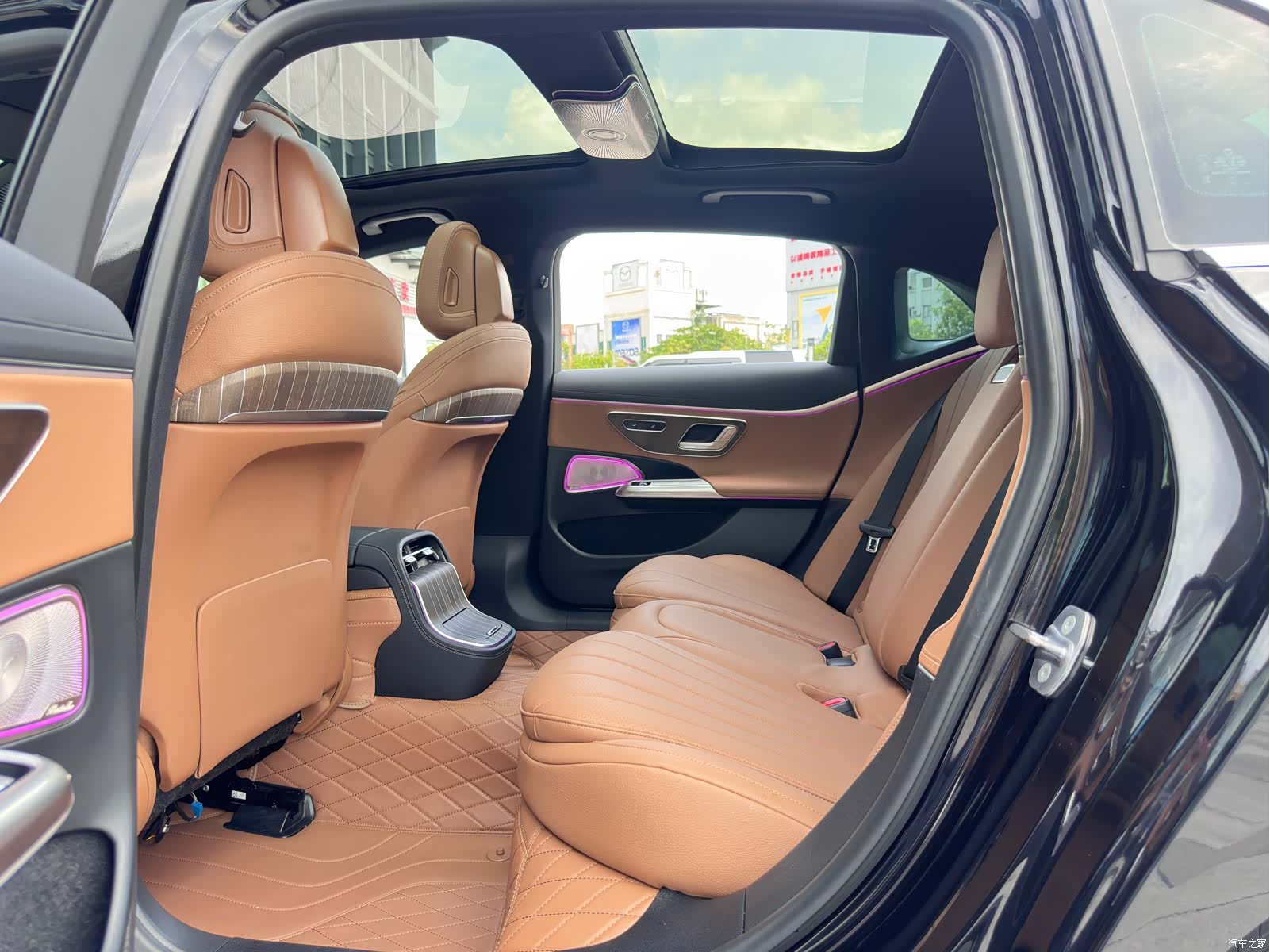 Mercedes-Benz E-Class, 2024 11