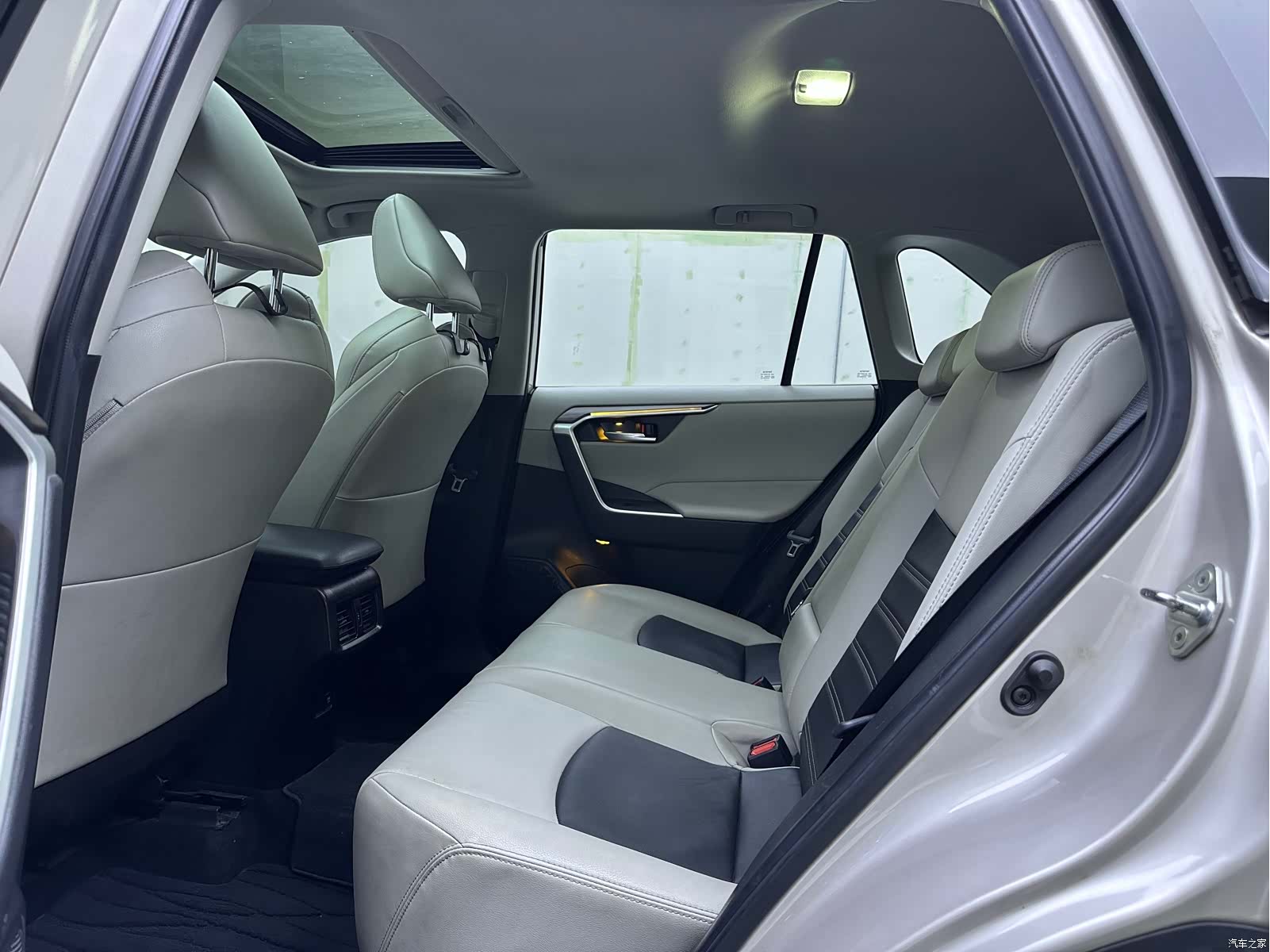 Toyota Wildlander, 2023 9