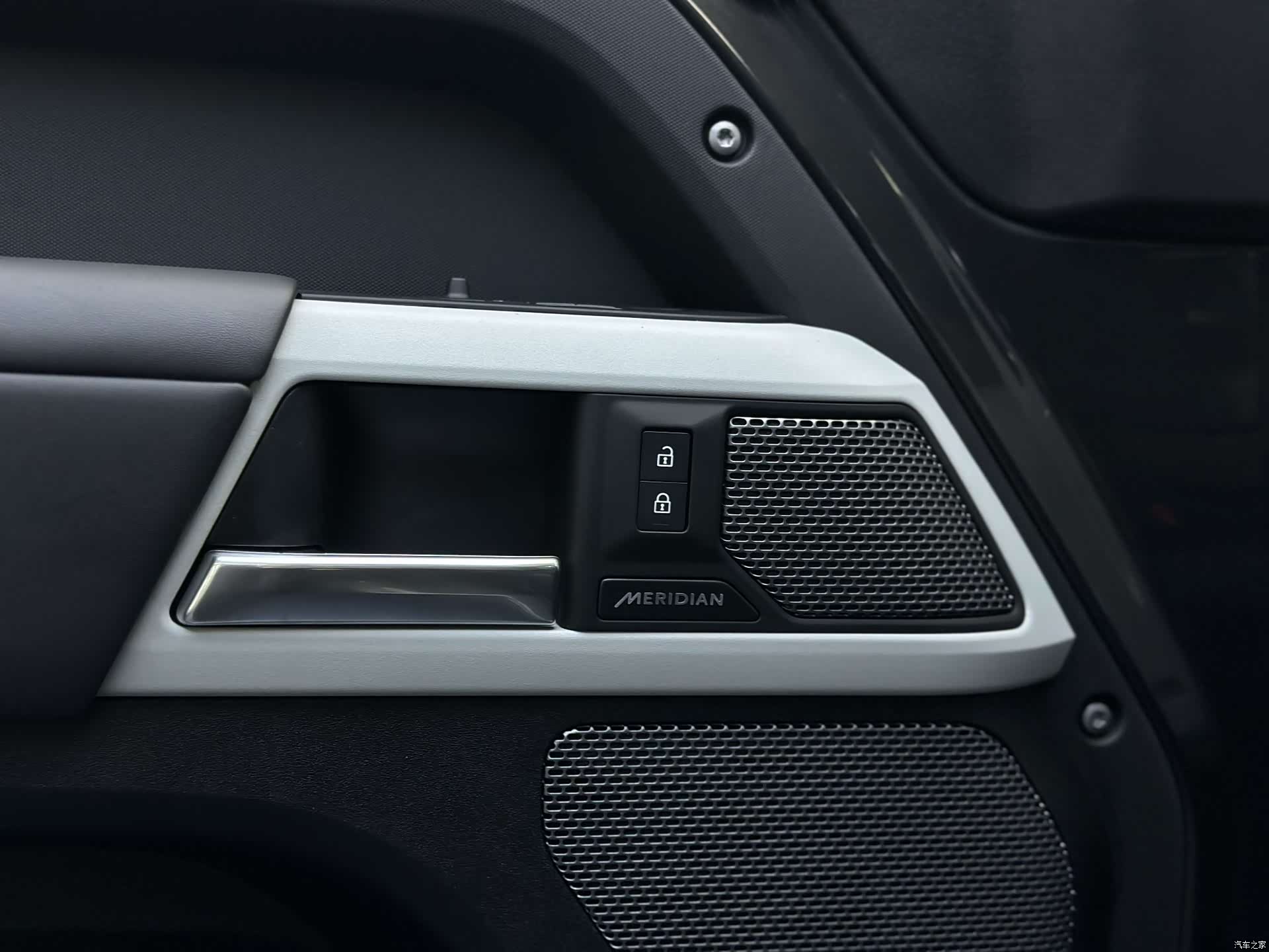 Land Rover Defender, 2023 19
