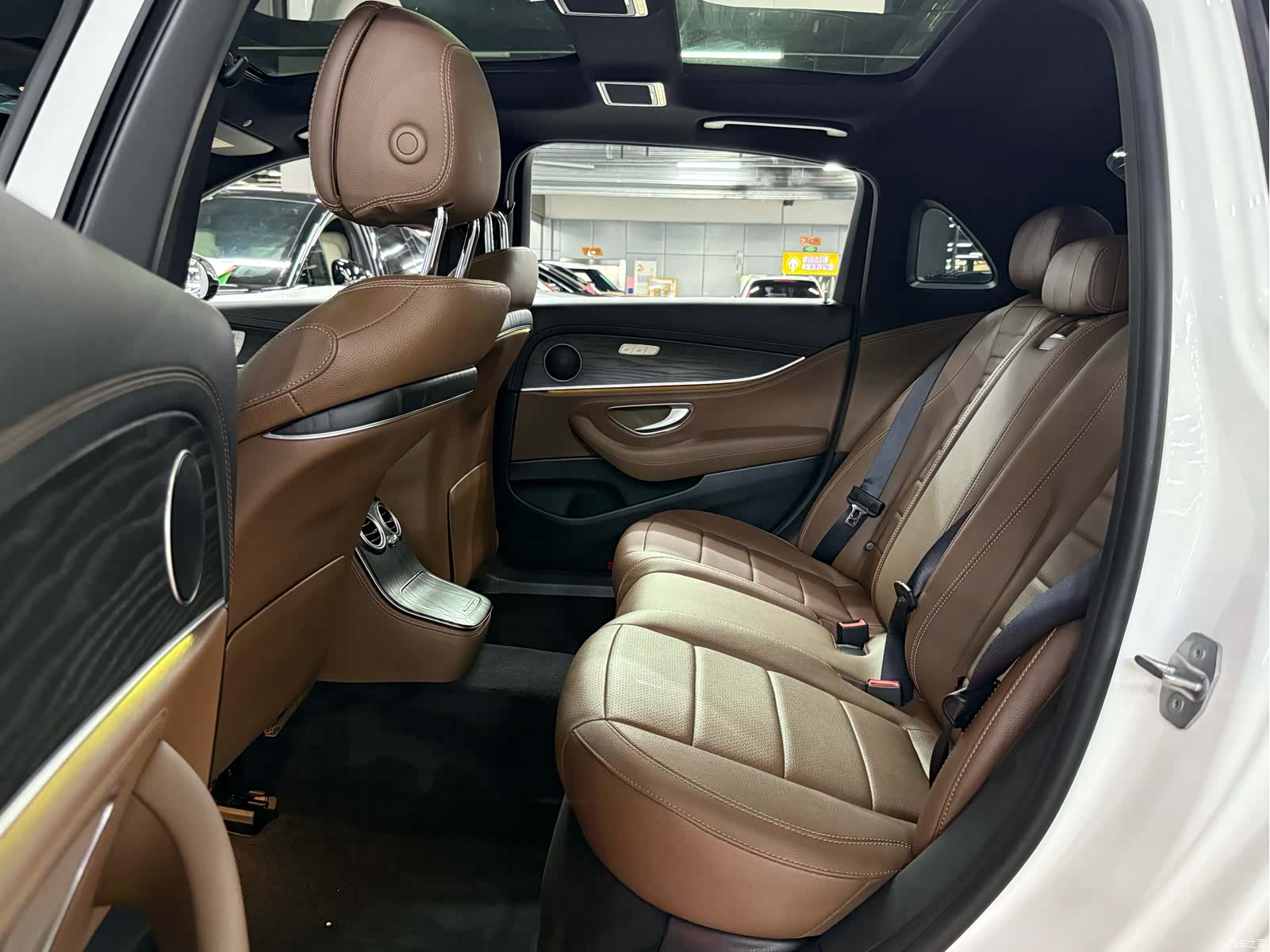 Mercedes-Benz E-Class, 2023 12