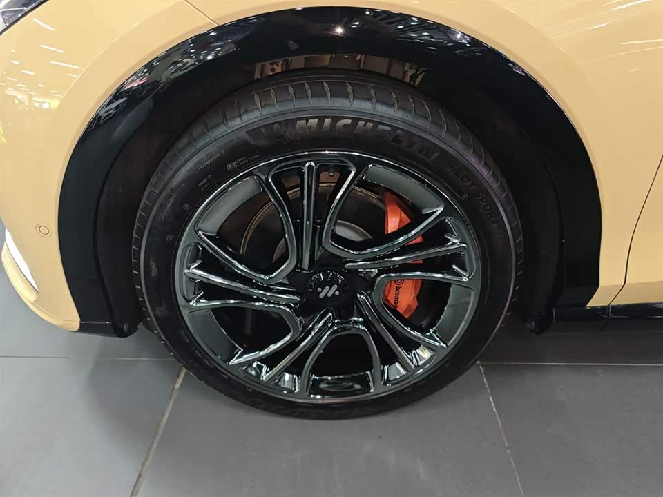 IM Motors Zhiji LS7 IM Motors Zhiji LS7
