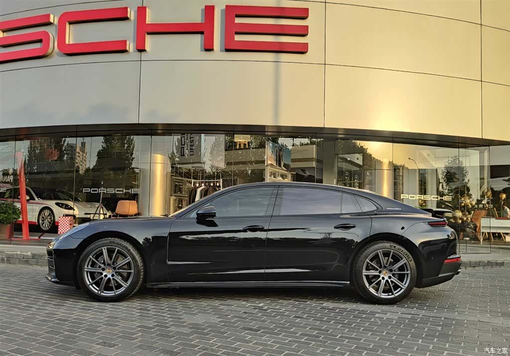 Porsche Panamera, 2024 3
