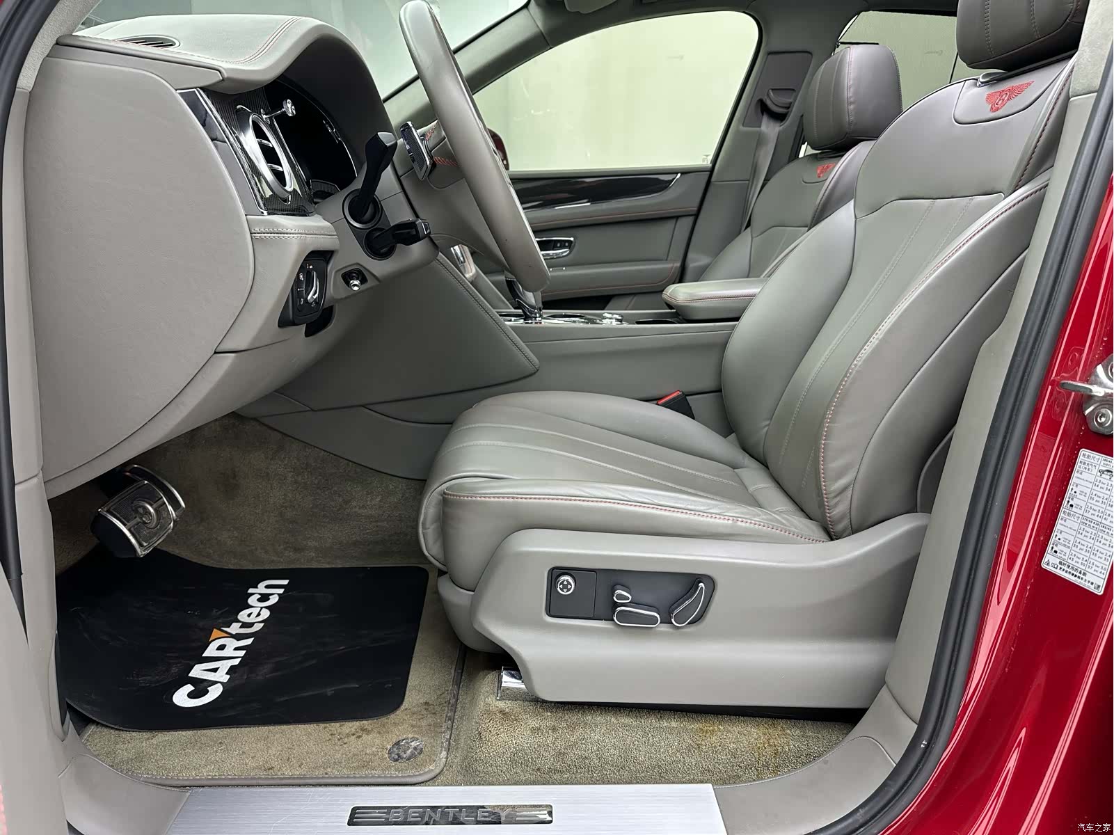 Bentley Bentayga, 2018 16