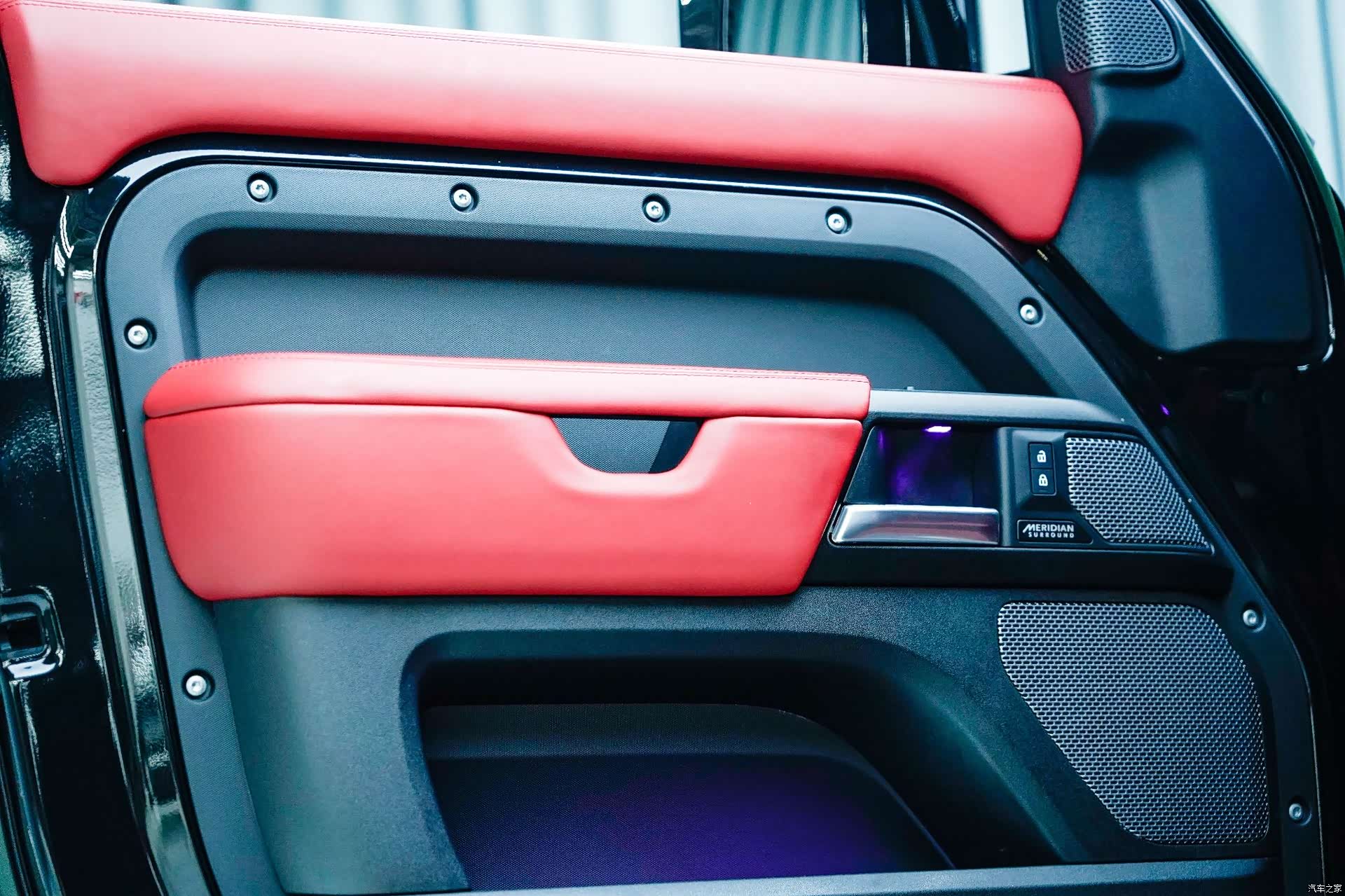 Land Rover Defender, 2023 18