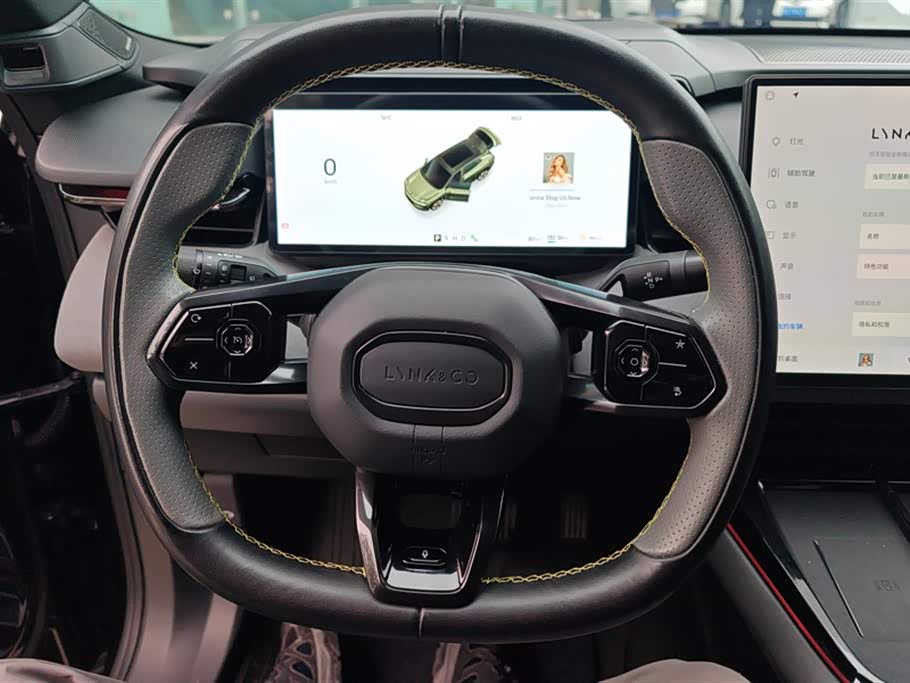 Lynk & Co 08 EM-P