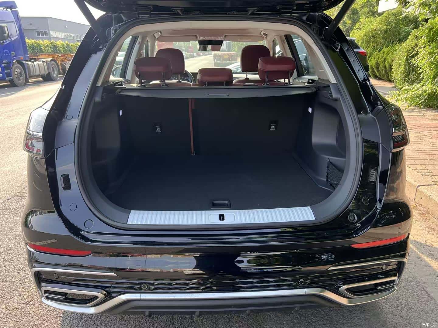 Hongqi HS5, 2024 16