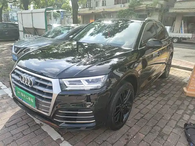 Audi Q5L 2019 — купить из Китая под заказ