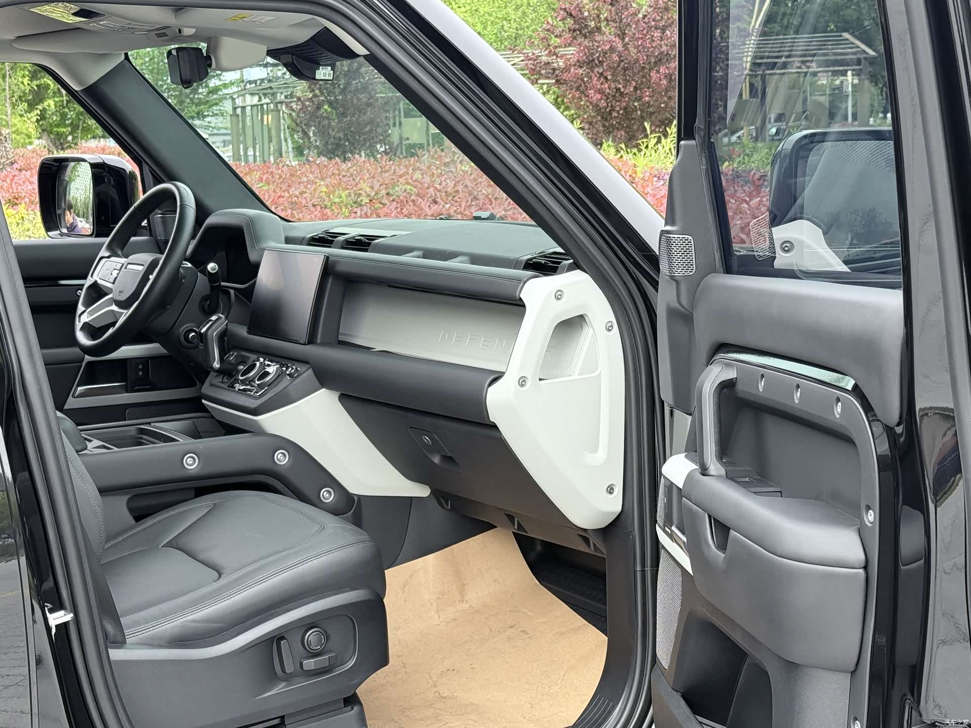 Land Rover Defender, 2024 18