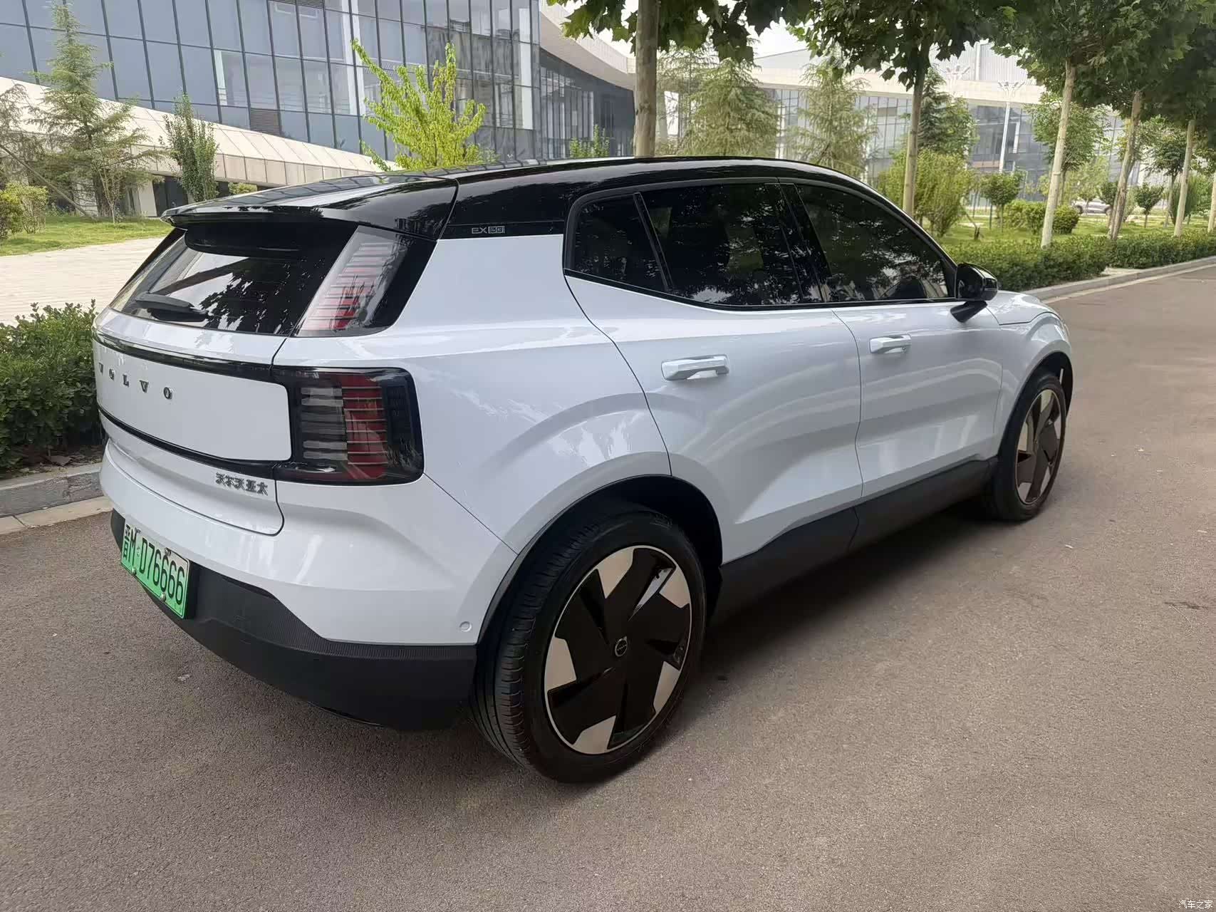 Volvo EX30, 2024 4