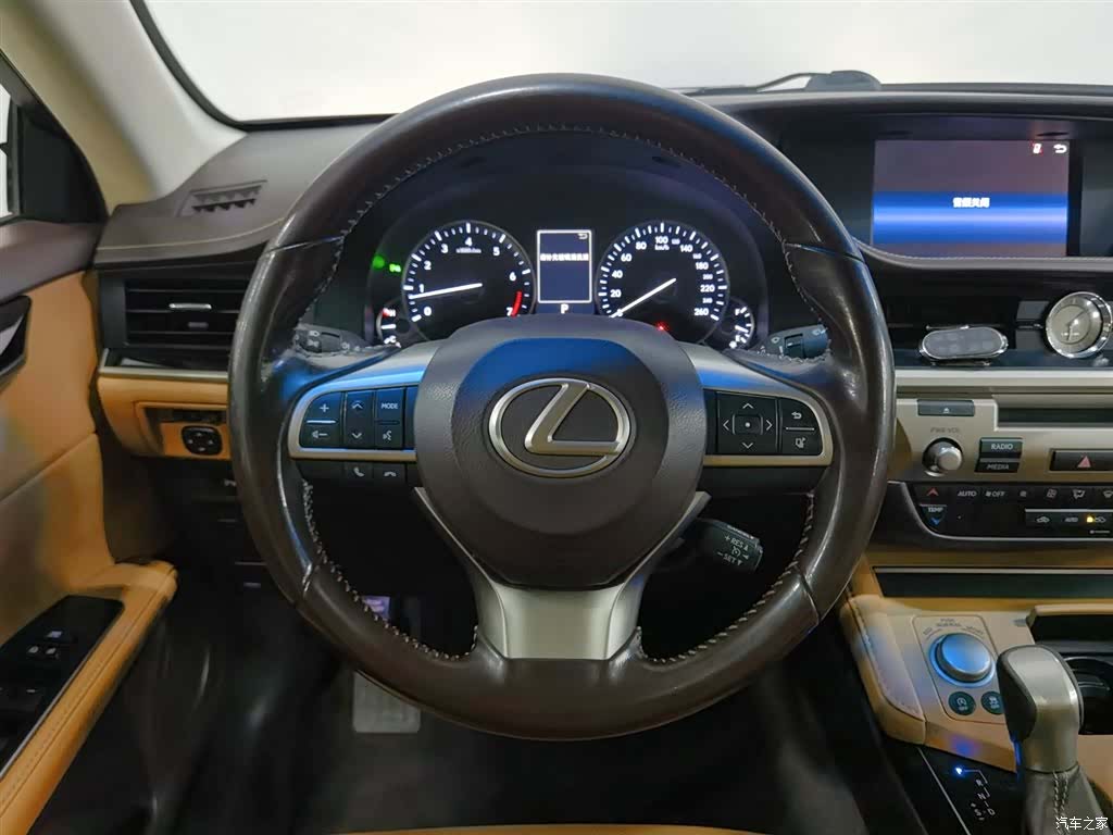 Lexus ES, 2015 11