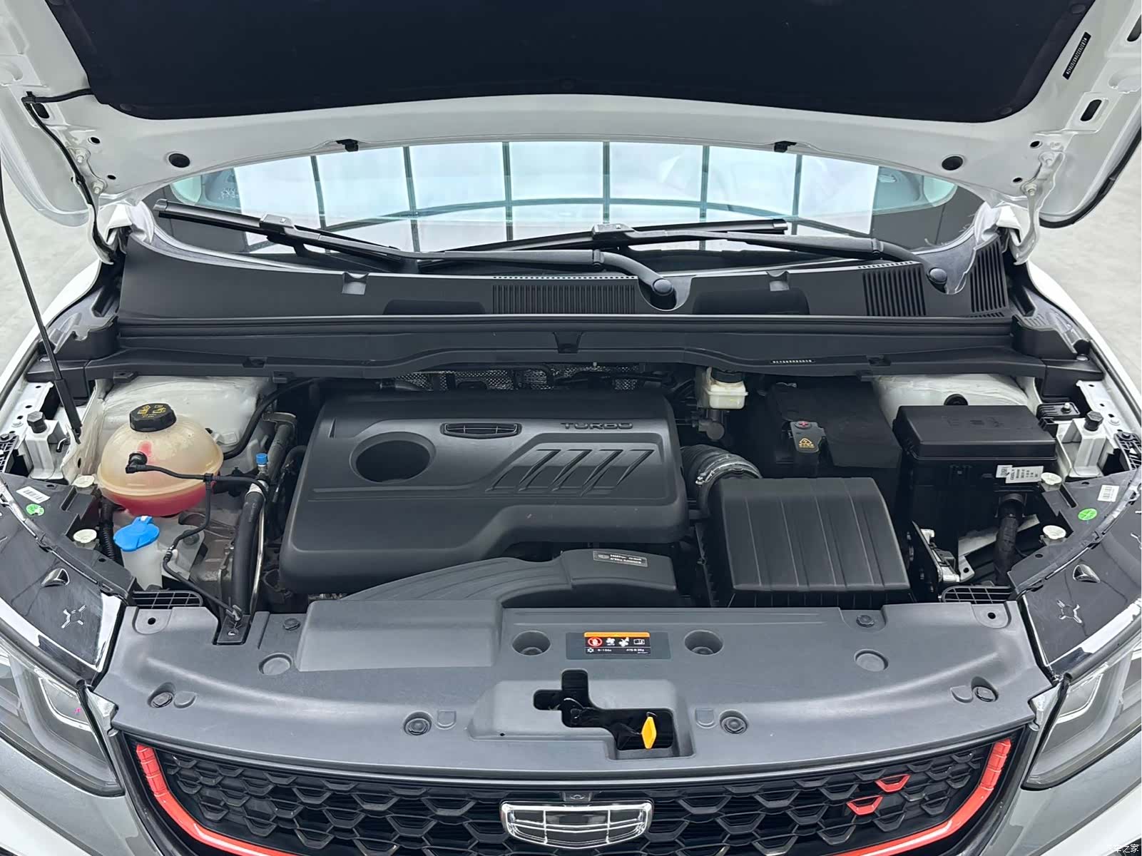 Geely Coolray, 2022 15