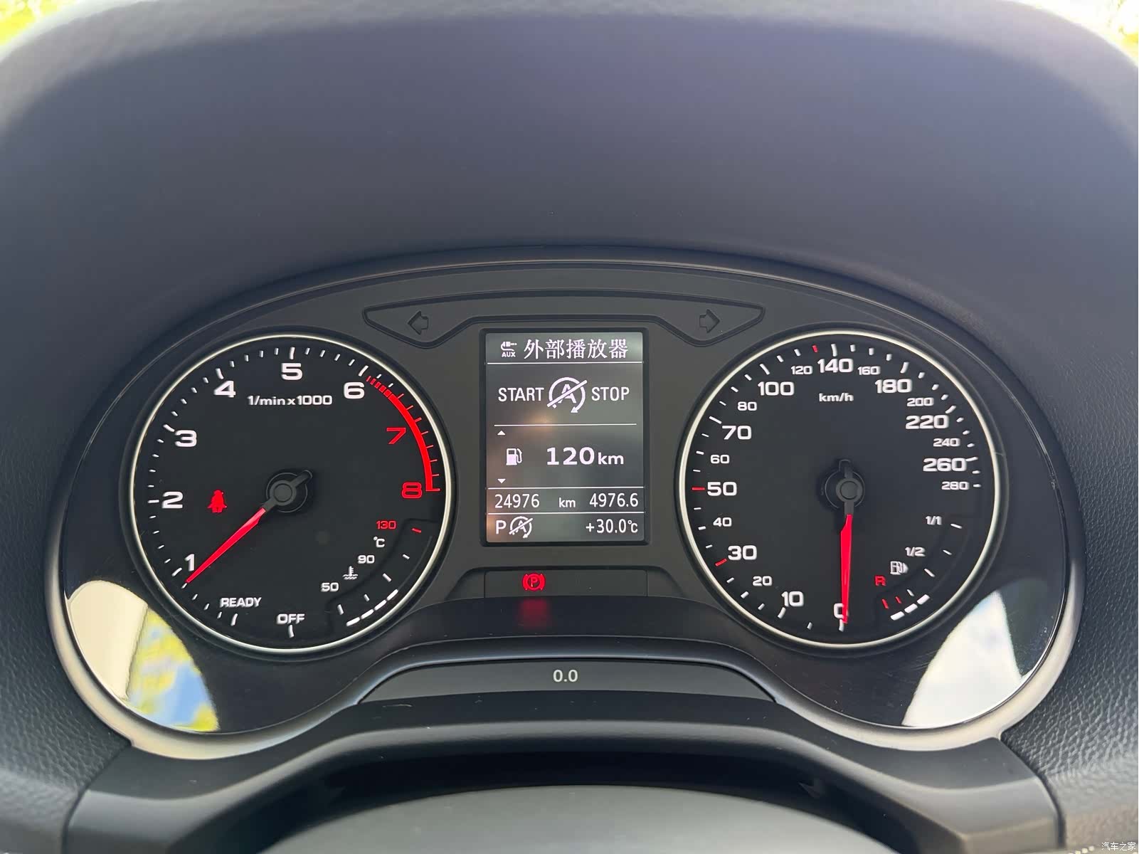 Audi Q2L, 2023 4