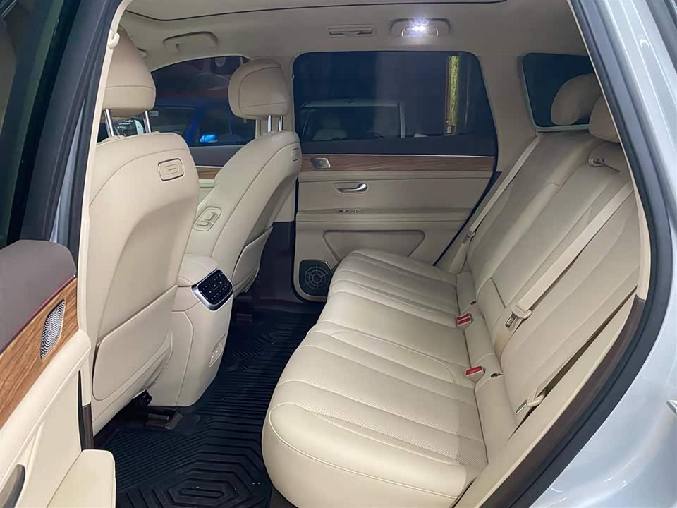 AITO Ask the world M7