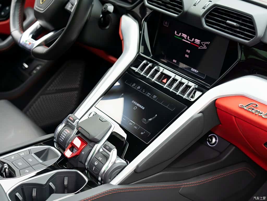 Lamborghini Urus, 2024 19
