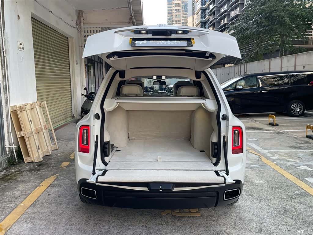 Rolls-Royce Cullinan, 2025 28