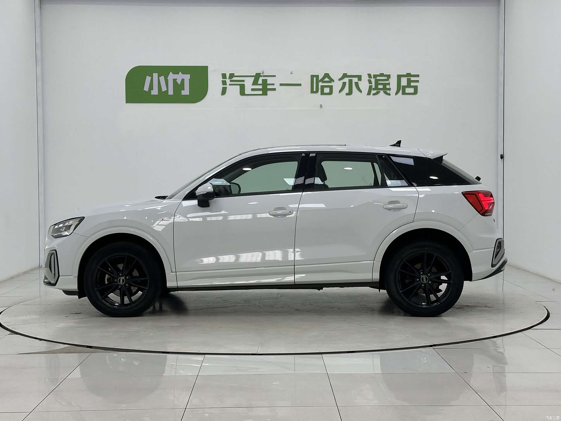 Audi Q2L, 2022 все фото
