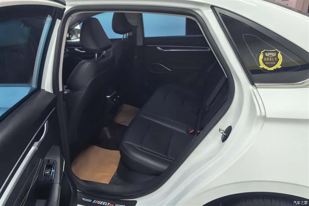 Geely Emgrand, 2022 11