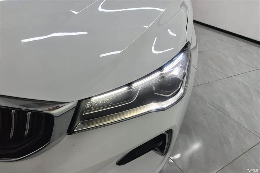 Geely Emgrand, 2022 все фото