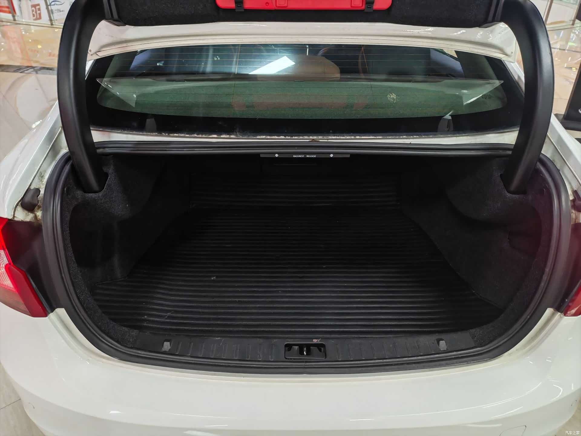 Volvo S60, 2014 9