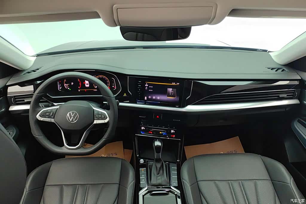 Volkswagen Passat, 2025 12