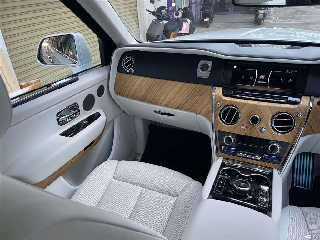 Rolls-Royce Cullinan, 2025 19