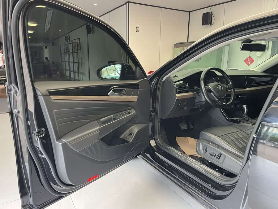 Volkswagen Passat 2020, фото 4