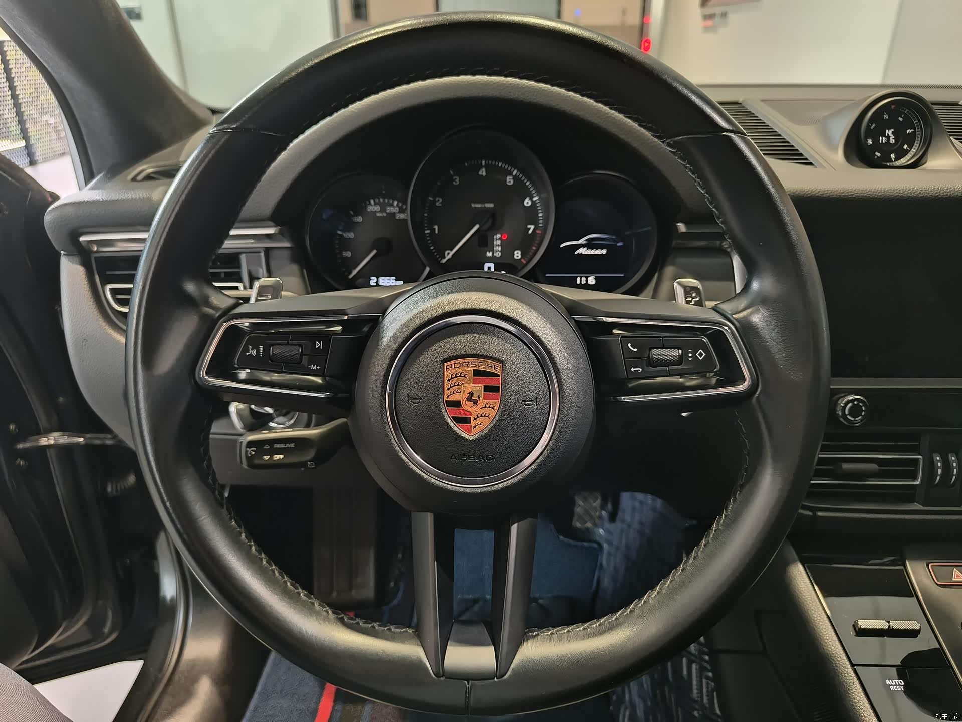 Porsche Macan, 2022 все фото